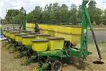 Planting and Seeding Equipment John Deere 1750 - 6 Ry - Vacuum Plantert