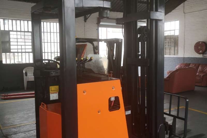Doosan Forklifts Electric forklift Pro 5 1.6 Ton Reach Truck