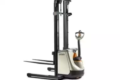 Forklifts Crown Stackers – ST/SX 3000 Series