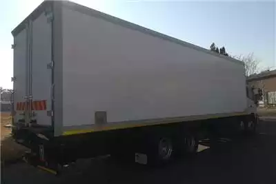 Box Trucks UD CRONER PKE 250 AMT - TAG AXLE 2019