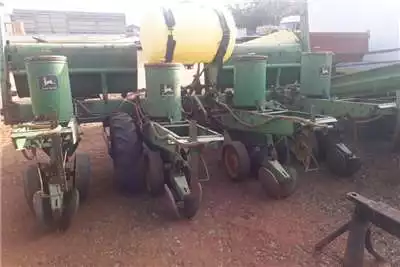 Planting and Seeding Equipment JOHM DEERE PLANTER