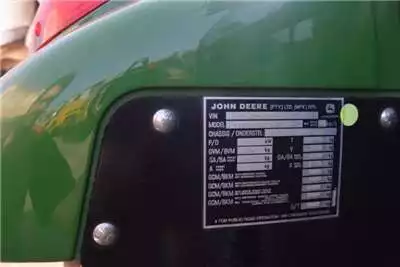 Tractors John Deere 5105M 2016