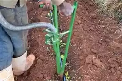 Planting and Seeding Equipment Backsaver single shot Fertilizer applicator