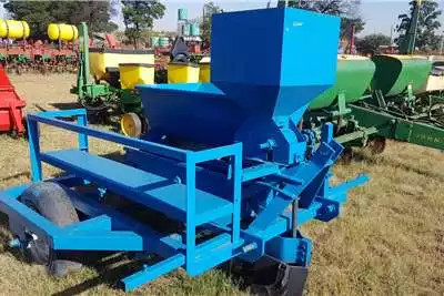 Planting and Seeding Equipment single row Potato planter