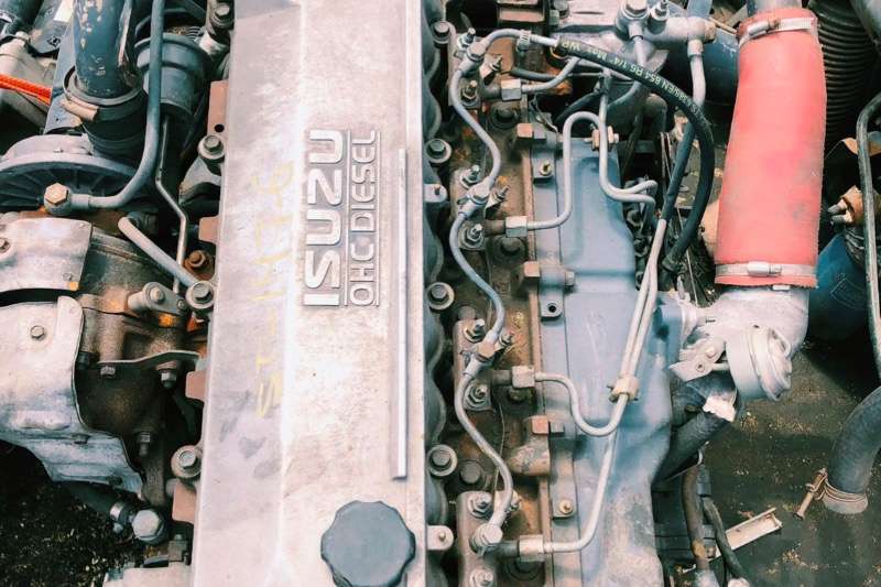 Isuzu Truck spares and parts Engines 4HE1 ENGINE AND GEARBOX