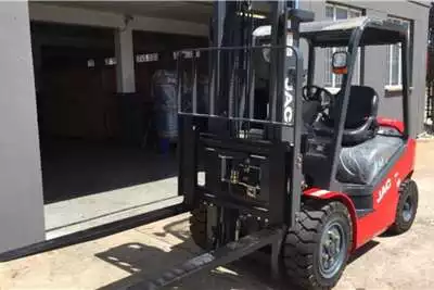 Forklifts CPCD30 3.0TON J-SERIES ISUZU ENGINE