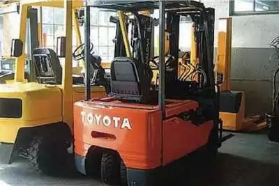 Forklifts Toyota 3-WHEELER ELECTRIC 2002