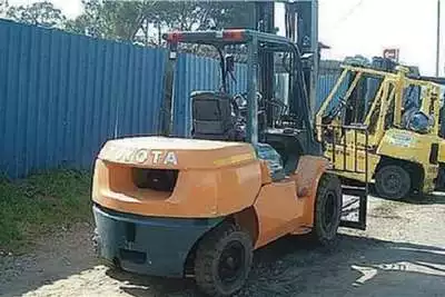 Forklifts Toyota 7-SERIES .Rough terrain forklift 2003