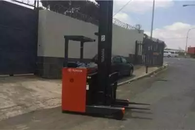 Forklifts ELECTRIC REACH TRUCK