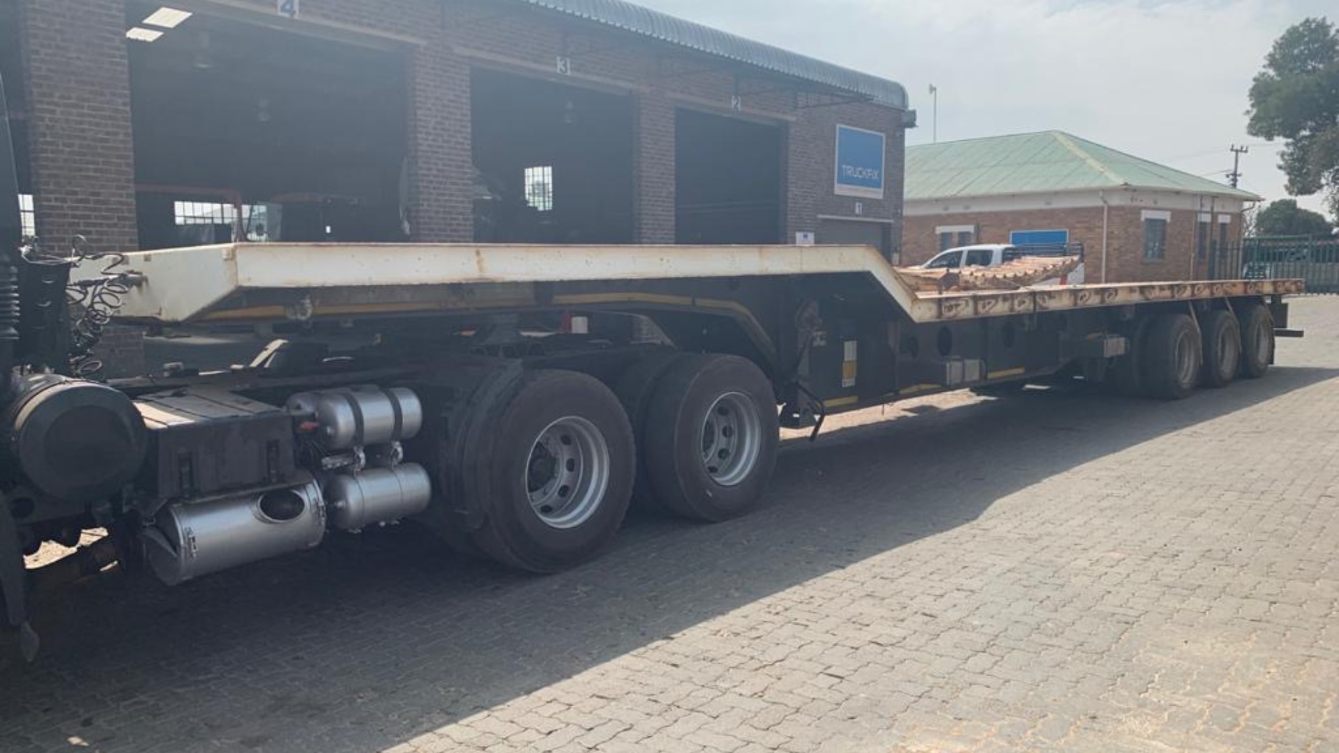 Afrit Trailers Stepdeck 3 Axle Stepdeck with Ramps 2016 for sale by ATN Prestige Used | Truck & Trailer Marketplaces