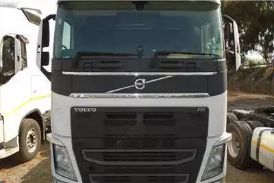 Truck Tractors Volvo FH 520 2016