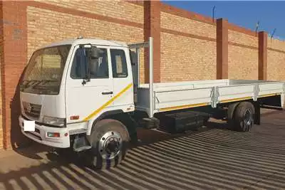 Dropside Trucks UD100 WITH BRAND NEW 7.5m DROPSIDE BODY 2015