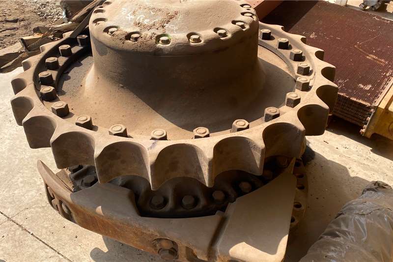 Komatsu Machinery spares Transmissions, gearboxes and diffs