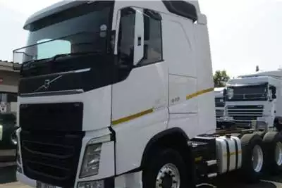 Truck Tractors VOVO FH440 (6X4) 2015