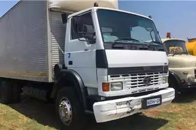 Box Trucks Tata 1518c Closed Van Body 2005