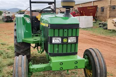 Tractors John Deere 5715 2wd 2006