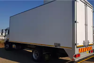 Box Trucks 15.180FL Van Body 2021