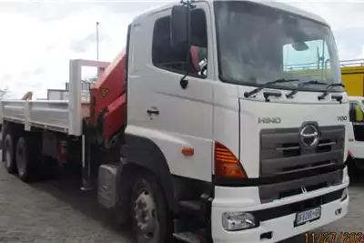 Crane Trucks HINO 700 2838 DROPSIDE WITH FRONT MOUNT PK18500 2014