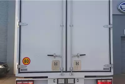 Box Trucks 8.140 FL Van Body 5 Ton 2021