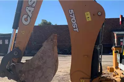 TLBs Case 570 ST TLB (Extra 30cm excavator bak vir Pype 2017