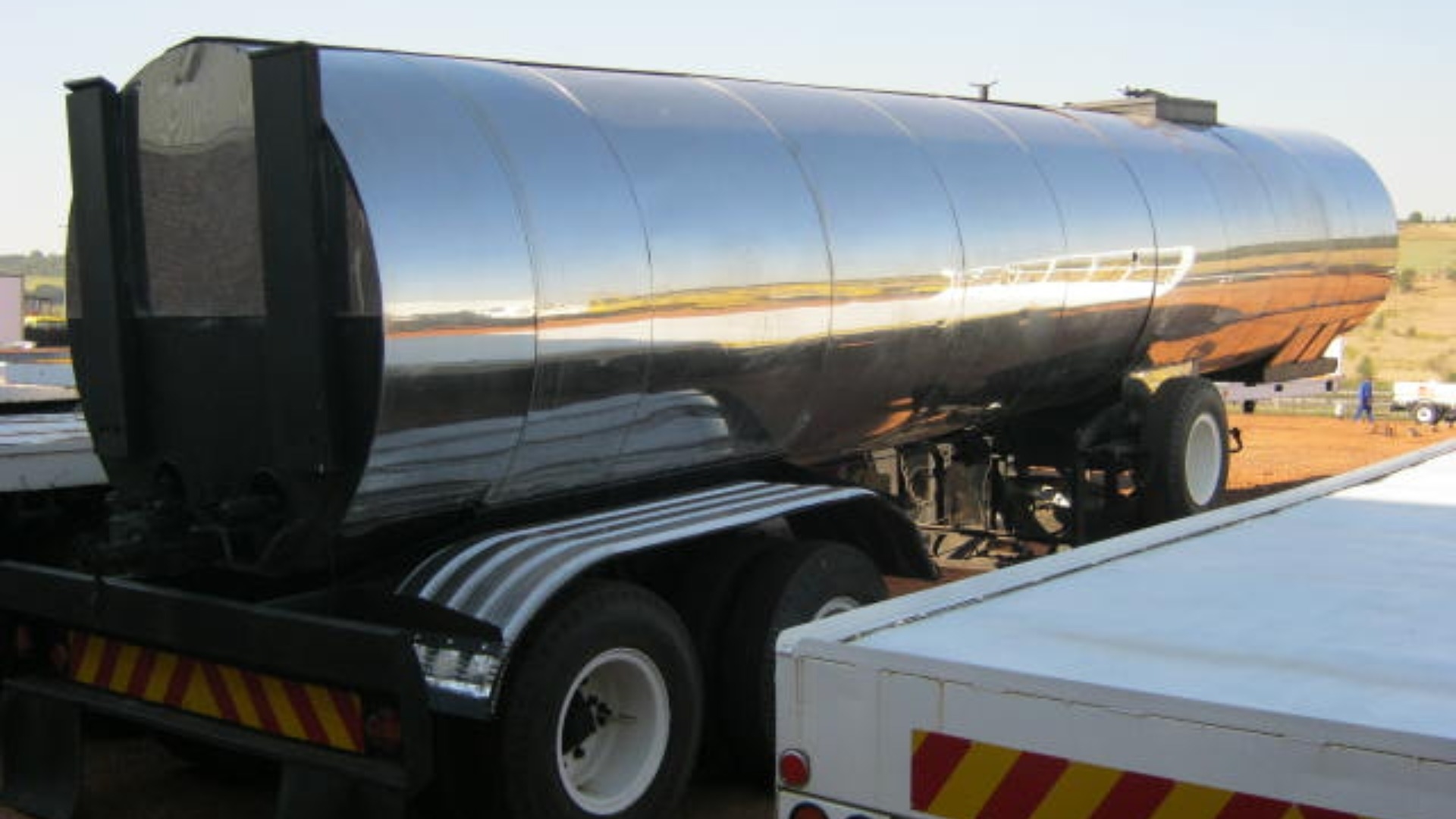 Custom Fuel tanker Henred Freuhauf 2 Axle Bitumen Tanker for sale by Sino Plant | Truck & Trailer Marketplaces