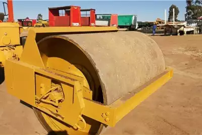 Attachments Smooth Drum Vibrating Roller Compactor
