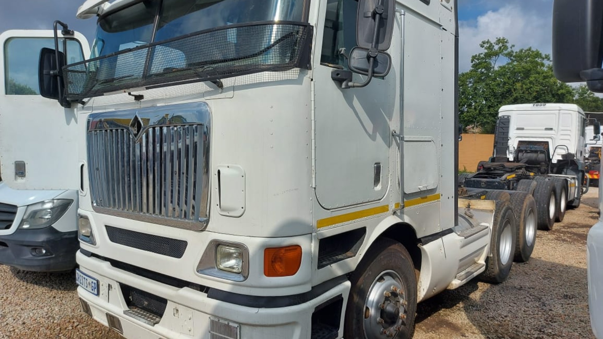 International Truck tractors Double axle 9800i 2011 for sale by Tommys Truck Sales | Truck & Trailer Marketplace