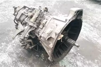 Truck Spares and Parts Isuzu 6 Speed Gearbox 2011