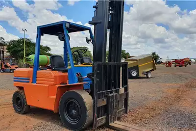 Forklifts TOYOTA 5TON