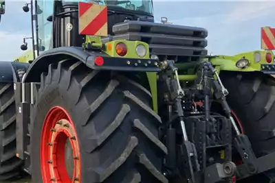 Tractors 2017 Claas Xerion 5000 Tractor 140 hrs 387kw 2017