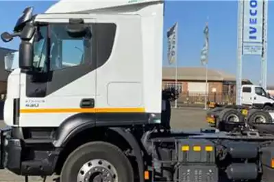 Truck Tractors IvecoStralis 430 Hp Truck Tractor 6x4 Mechanical  2021