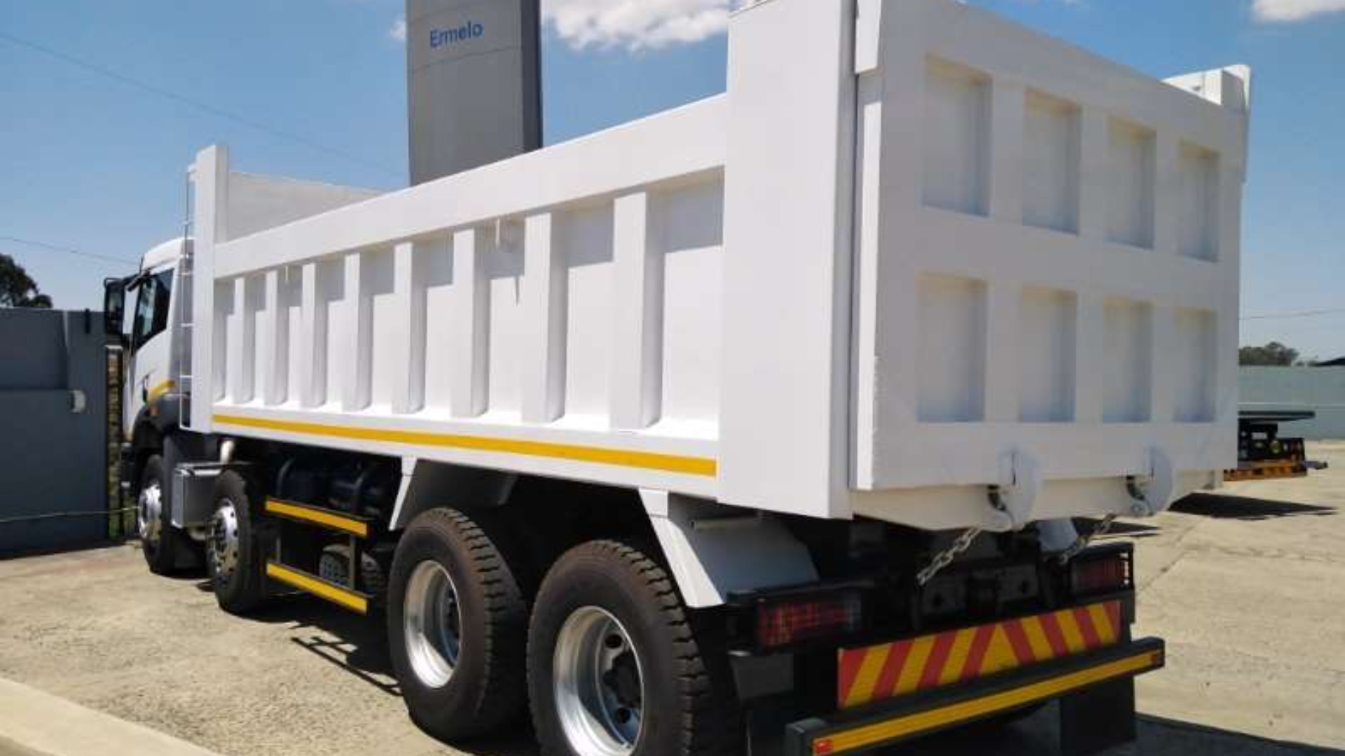 FAW Tipper trucks J5N 35 340 FD 8x4 Complete 18 cube 2023 for sale by Highveld Commercial Vehicles | Truck & Trailer Marketplace