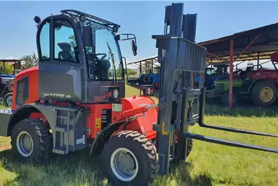 Other Tractors 4WD tractors 4WD 3 Ton Apache Forkllift CAB 2020 for sale by Sturgess Agriculture | Truck & Trailer Marketplace
