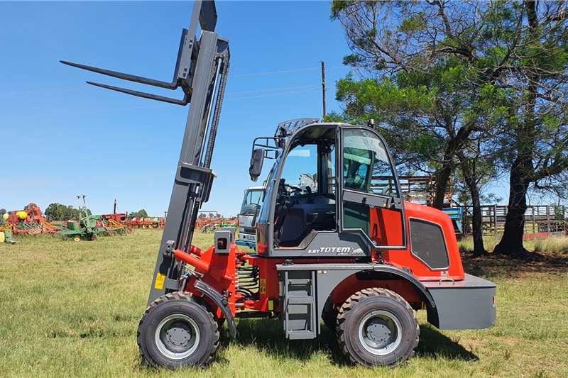 Other Tractors 4WD tractors 4WD 3 Ton Apache Forkllift CAB 2020