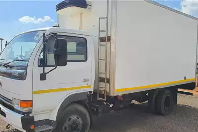 Truck DIESEL UD 40 L REFRIGERATED BODY 2015