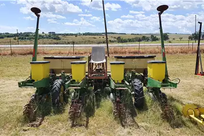 John Deere Planting and seeding equipment Row planters 1750 4 row for sale by Sturgess Agriculture | AgriMag Marketplace
