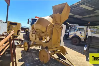 Others Diesel Hydraulic Operated Mobile Concrete Mixer