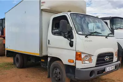 Truck HD65 Closed Body 2015