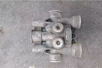 Truck Spares and Parts 4 Way Valve