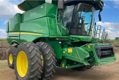 Harvesting Equipment 2021 John Deere S770 Combine 2021