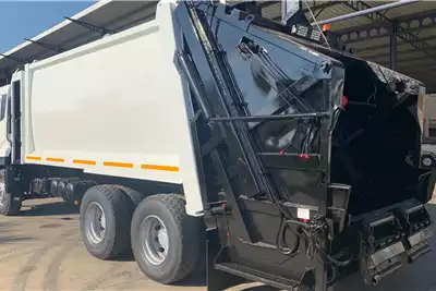 Garbage Trucks Quon GW 26-370 F/C TFM HC250 Compactor 2015