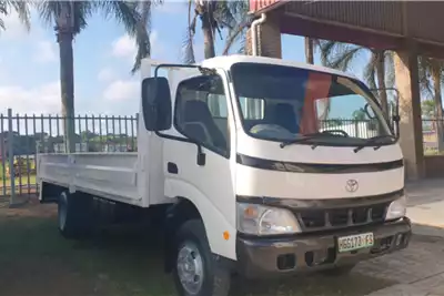 Dropside Trucks 2005 Toyota Dyna 8-145 Dropside 2005