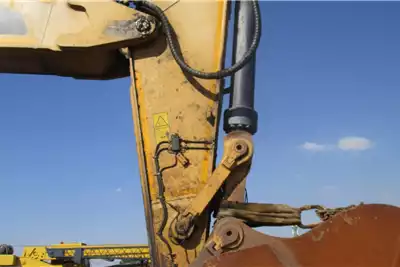 Caterpillar Excavators 374FL 2015 for sale by Dura Equipment Sales | AgriMag Marketplace