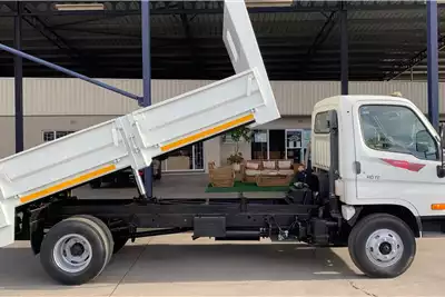 Tipper Trucks Mighty HD 72 F/C 4M3 Tipper 2017