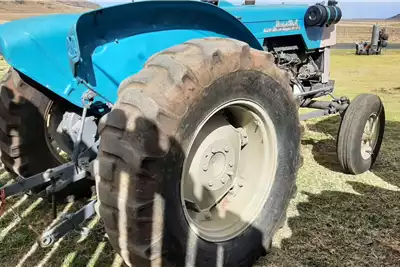 Tractors R7000 Tractor