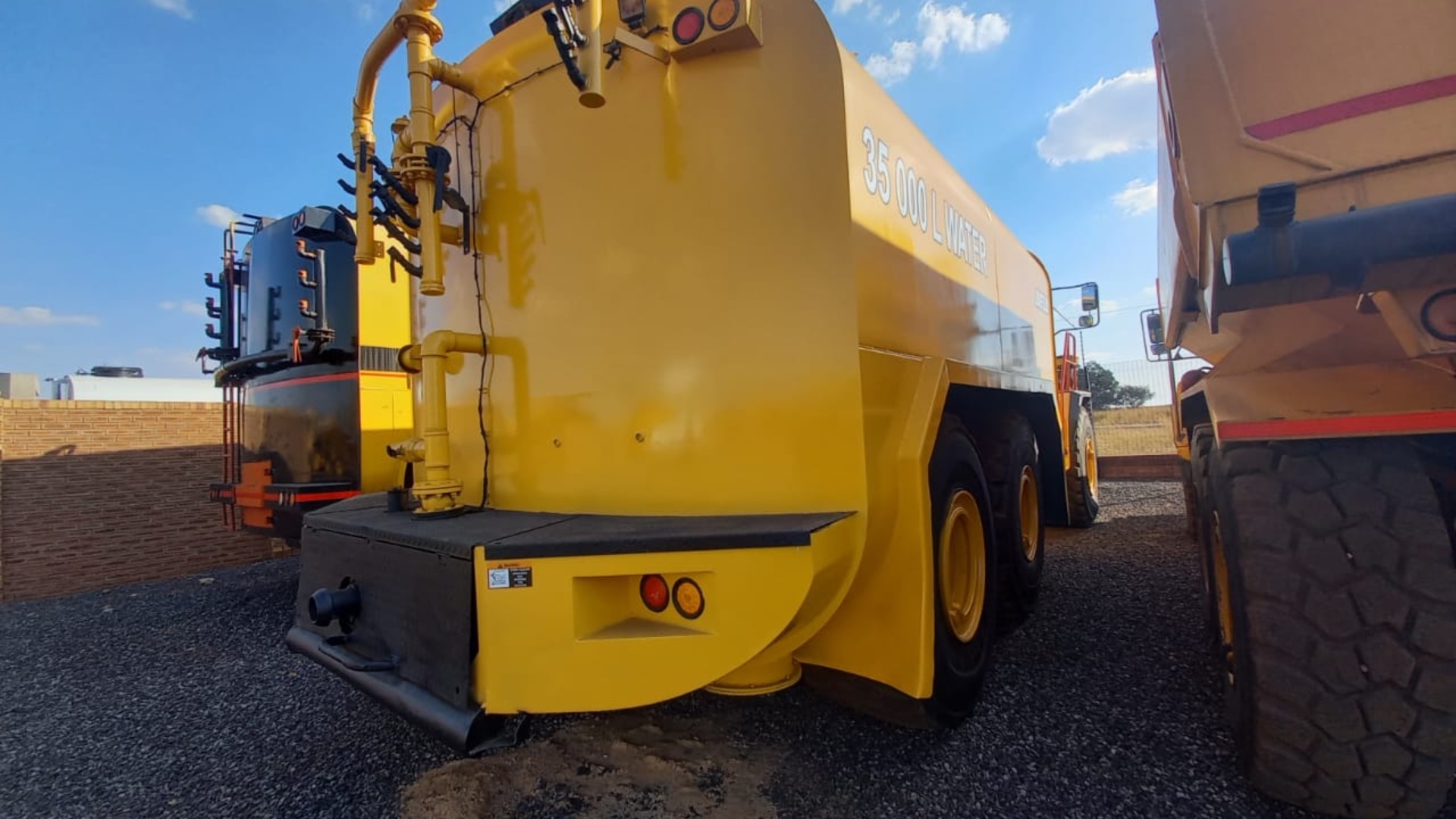 Bell Water tankers B40D 35 000L Bowser 2006 for sale by EARTHCOMP | Truck & Trailer Marketplaces