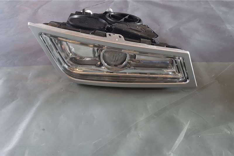 Volvo Truck accessories Fog lights Volvo V.3  Right Fog Light for sale by Middle East Truck and Trailer   | Truck & Trailer Marketplace