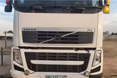 Truck Tractors Volvo 440 2013