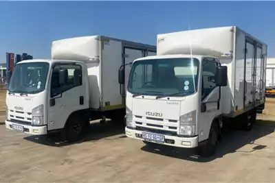 Box Trucks 2018 ISUZU NMR 250, 4m Van Body, Side & Rear Doors 2018