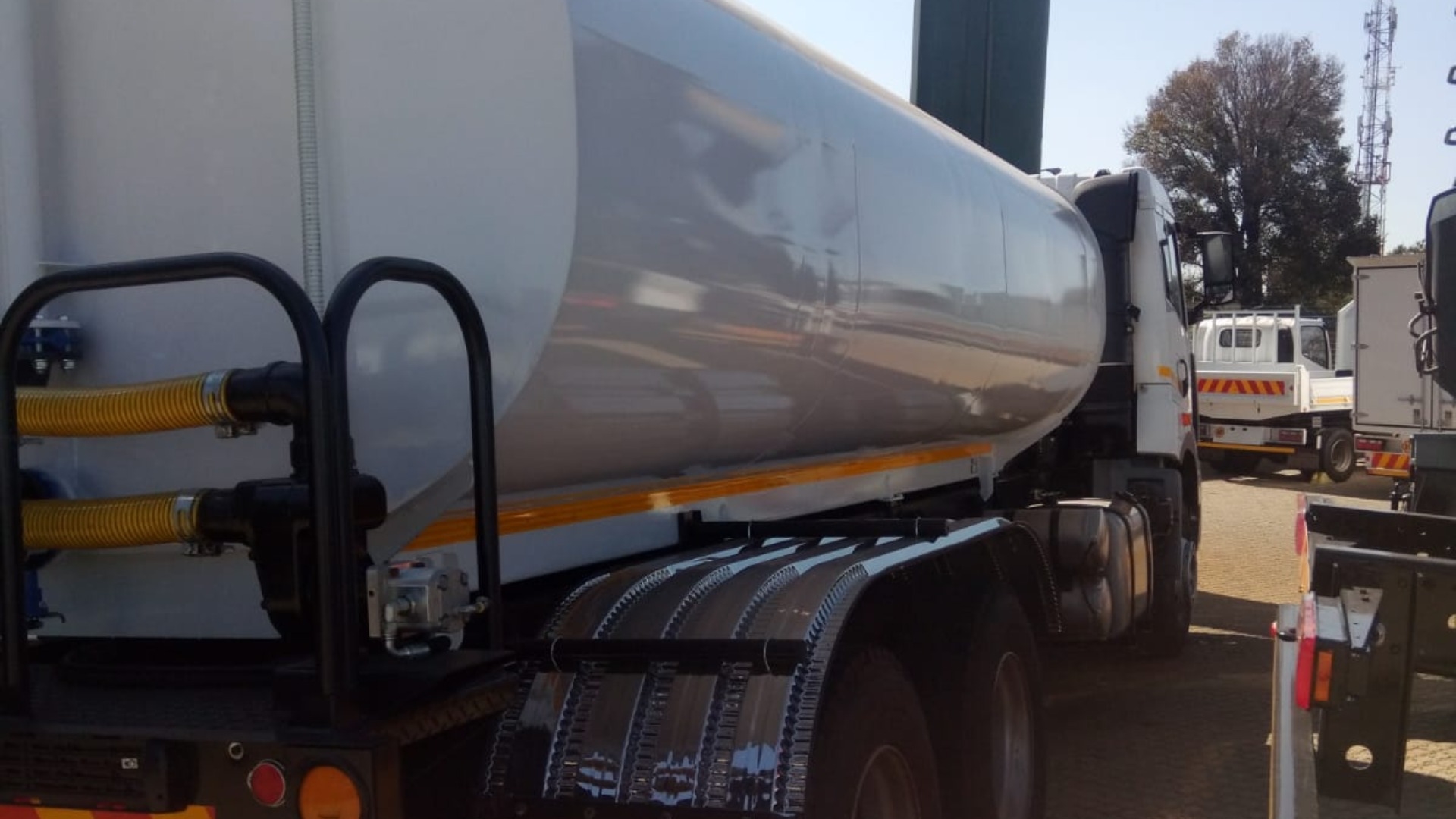FAW Water bowser trucks J5N 28.290 FL double Axle Water Bowser 2023 for sale by Highveld Commercial Vehicles | Truck & Trailer Marketplace